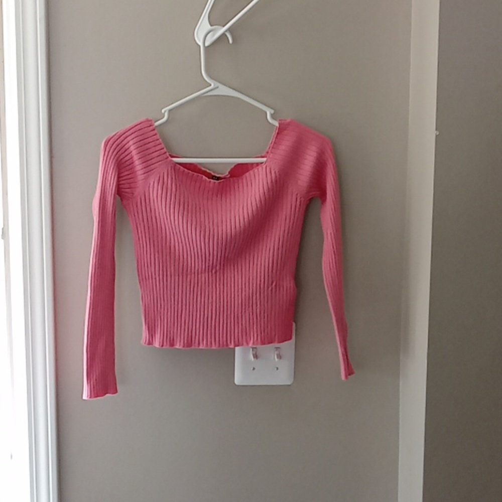 Free With Purchase H&H DIVIDED pink sweater 🩷🩷🩷🩷
